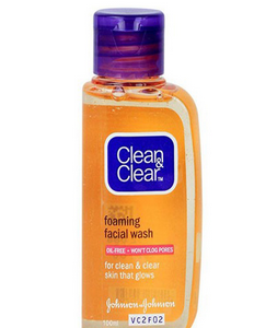 CLEAN & CLEAR Foaming Face Wash For Oily Skin